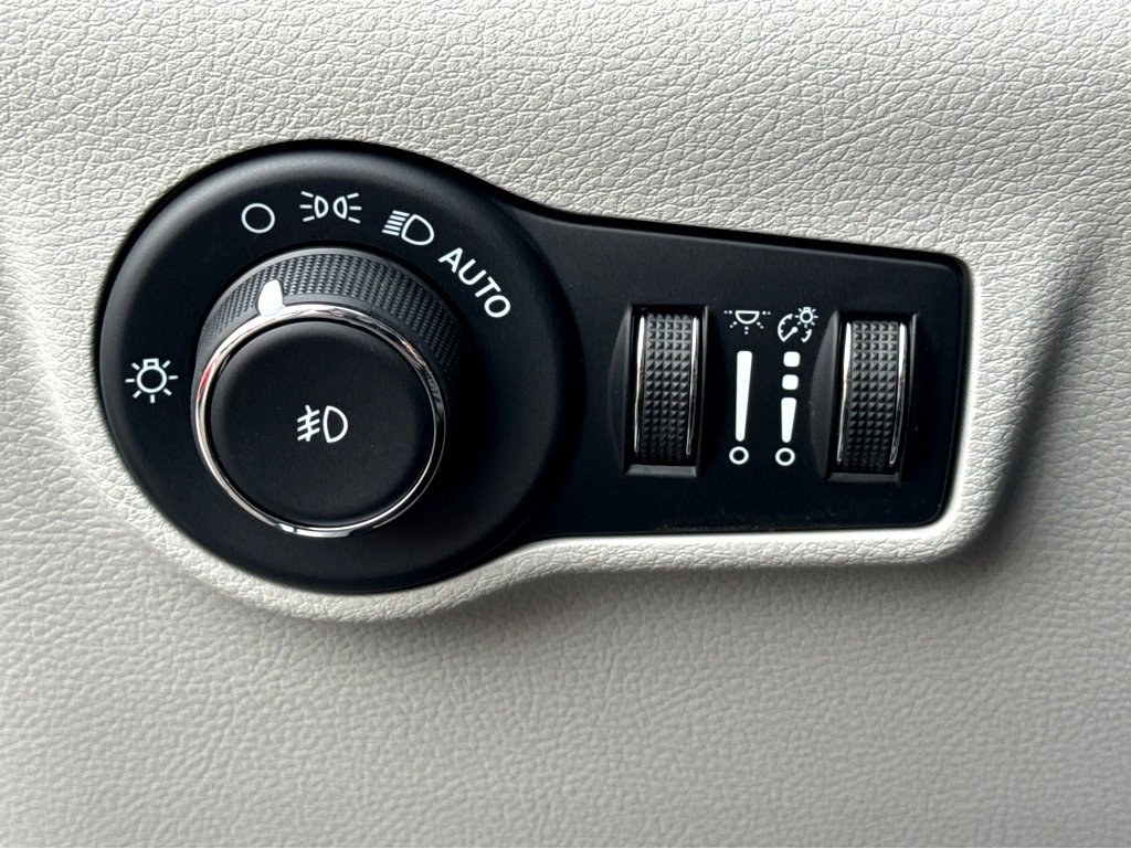 Certified 2024 Jeep Compass Latitude image 15