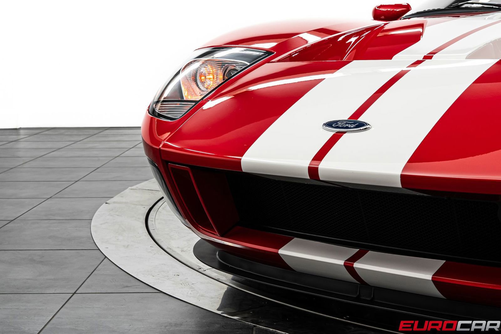 Used 2005 Ford GT RWD image 11