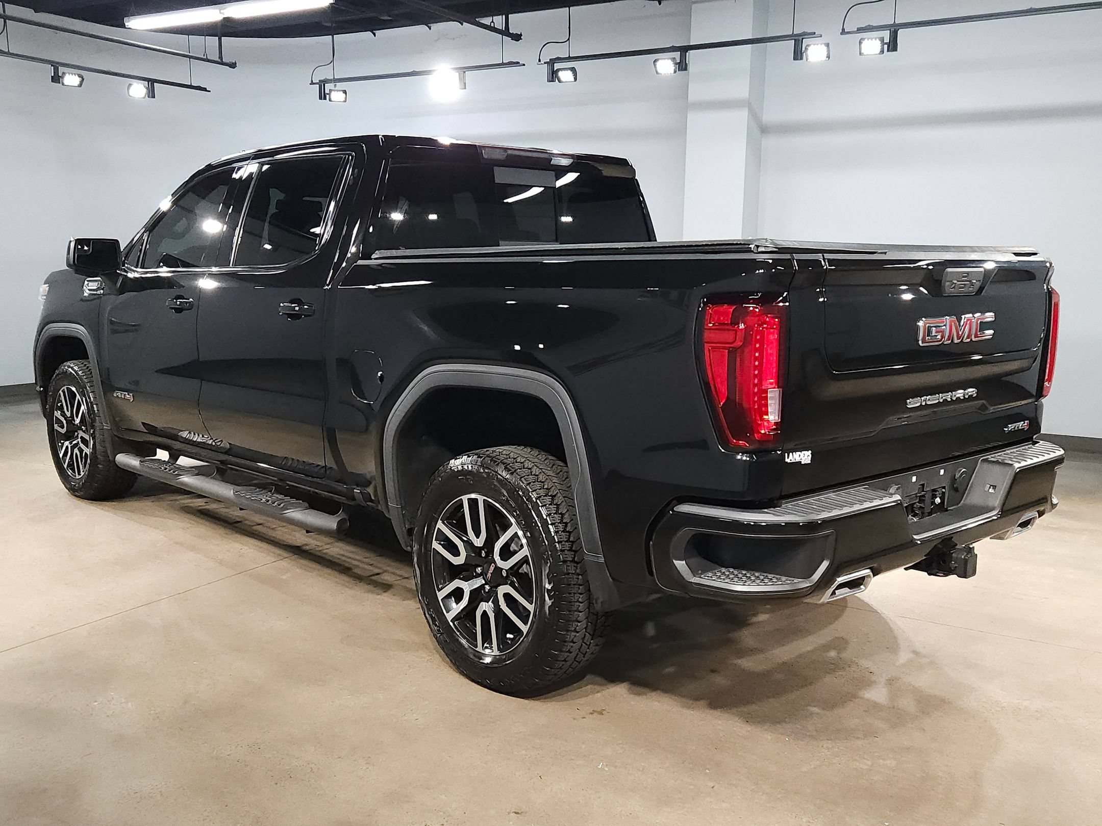 Used 2021 GMC Sierra 1500 AT4 w/ AT4 Preferred Package AWD/4WD image 5
