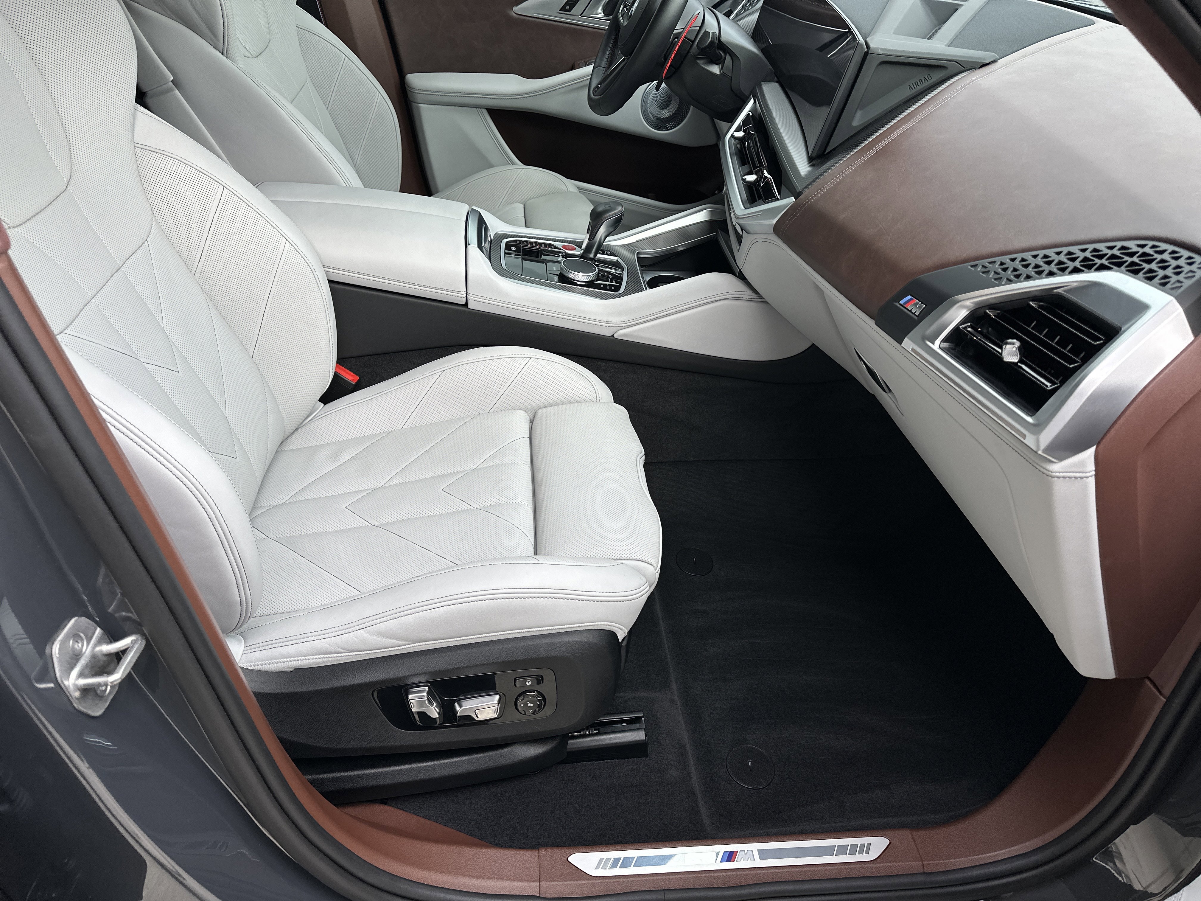 Used 2024 BMW XM image 32