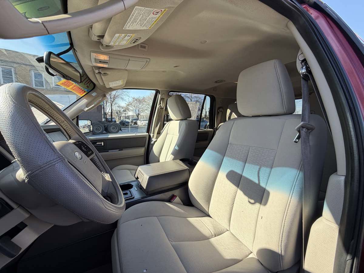 Used 2013 Ford Expedition XLT image 14