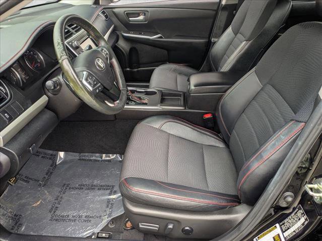 Used 2017 Toyota Camry SE w/ Moonroof Package image 13