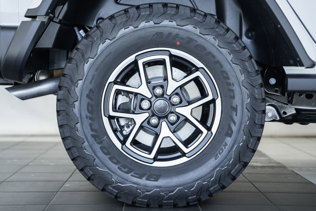 New 2025 Jeep Wrangler Rubicon w/ Steel Bumper Group image 17
