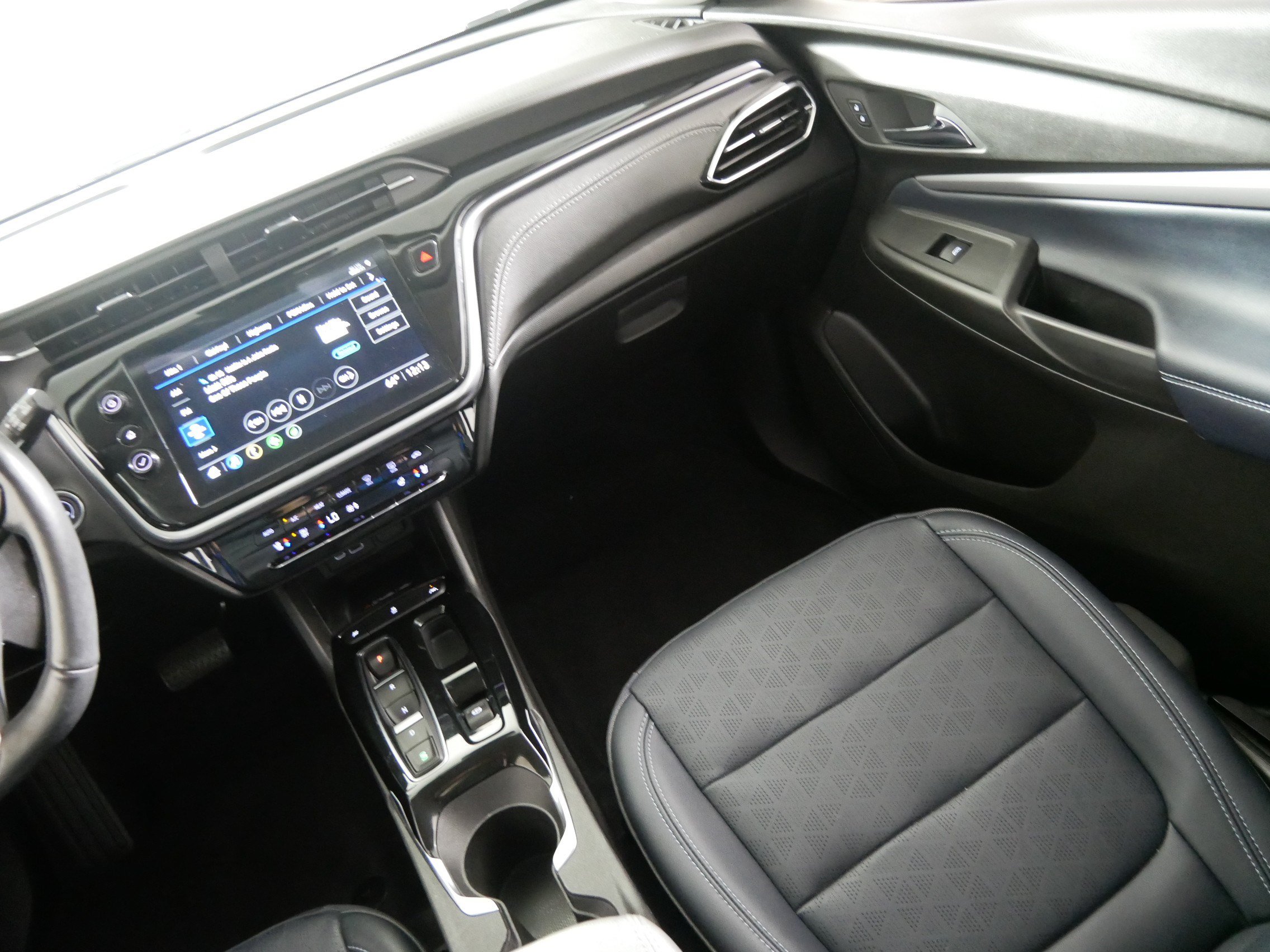 Used 2023 Chevrolet Bolt EUV LT w/ Convenience Package FWD image 11