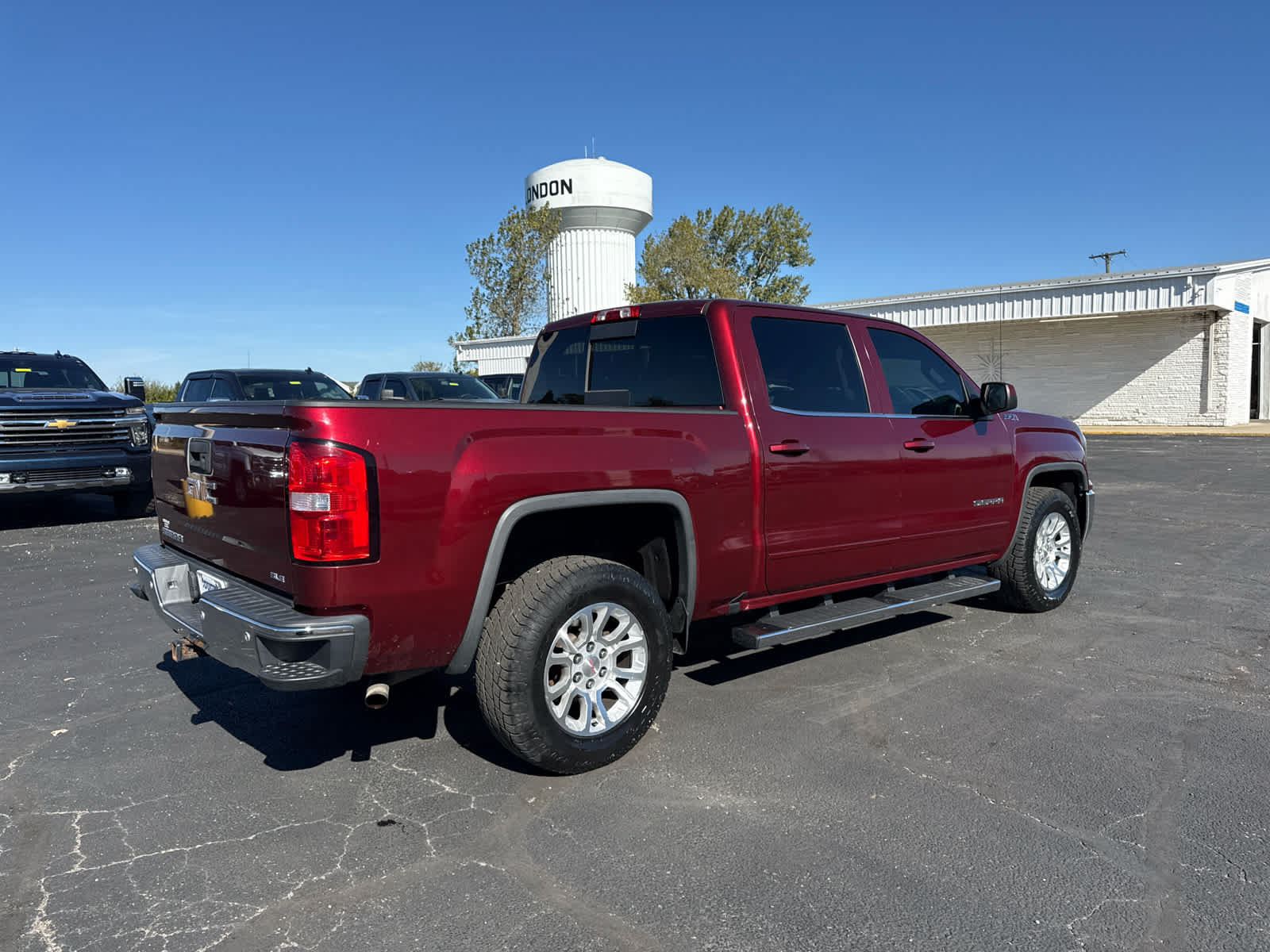 Used 2017 GMC Sierra 1500 SLE w/ SLE Value Package AWD/4WD image 5