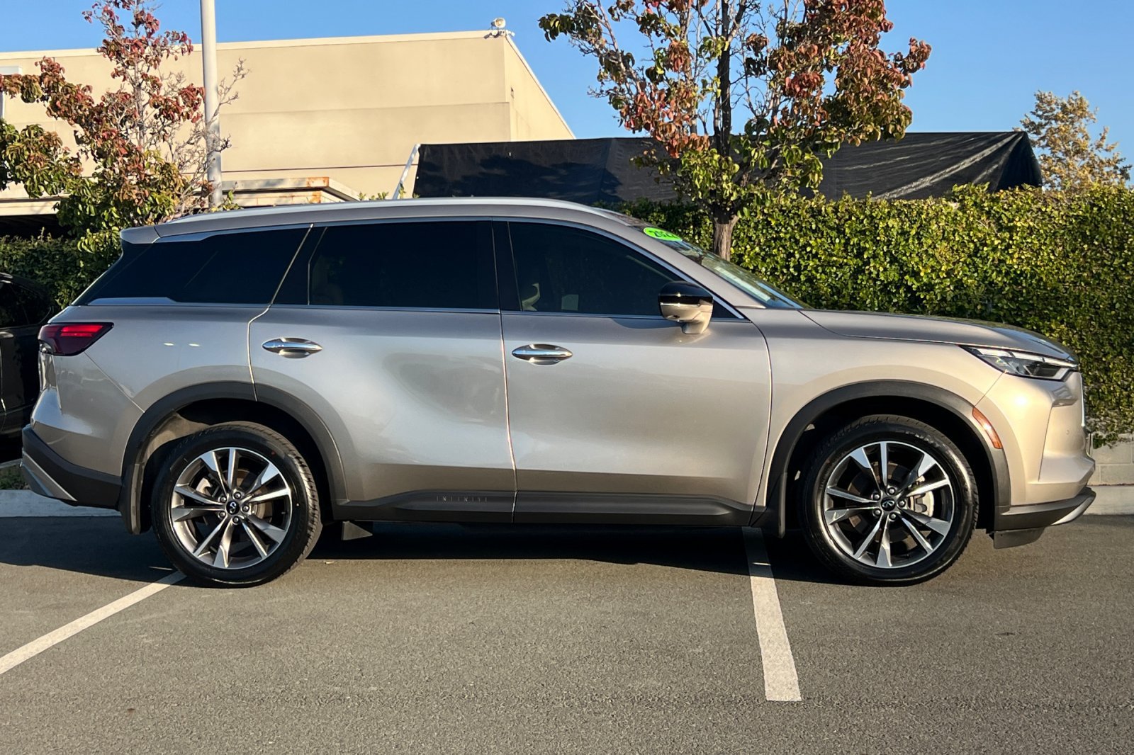 Used 2022 INFINITI QX60 Luxe w/ Performance Audio Package AWD/4WD image 3