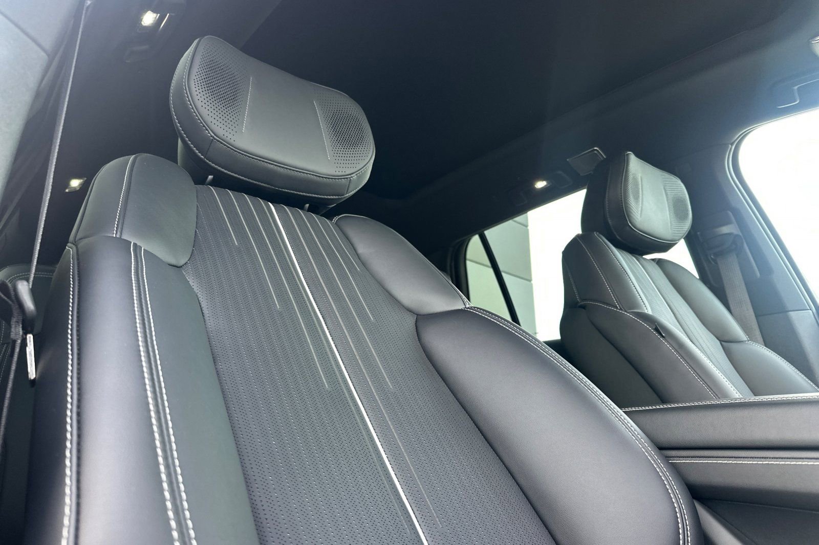 Used 2026 Cadillac Vistiq Sport w/ LPO, Floor Liner Package image 20