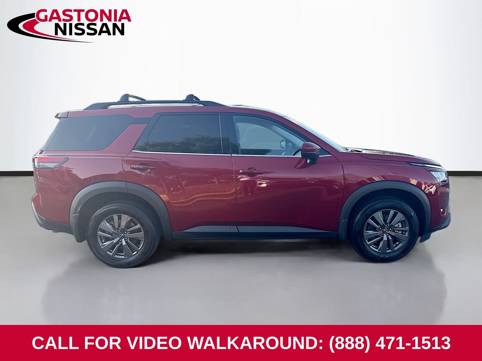 Used 2024 Nissan Pathfinder SV FWD image 1