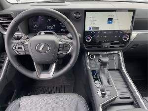 Used 2024 Lexus GX 550 w/ Cold Area Package AWD/4WD image 6