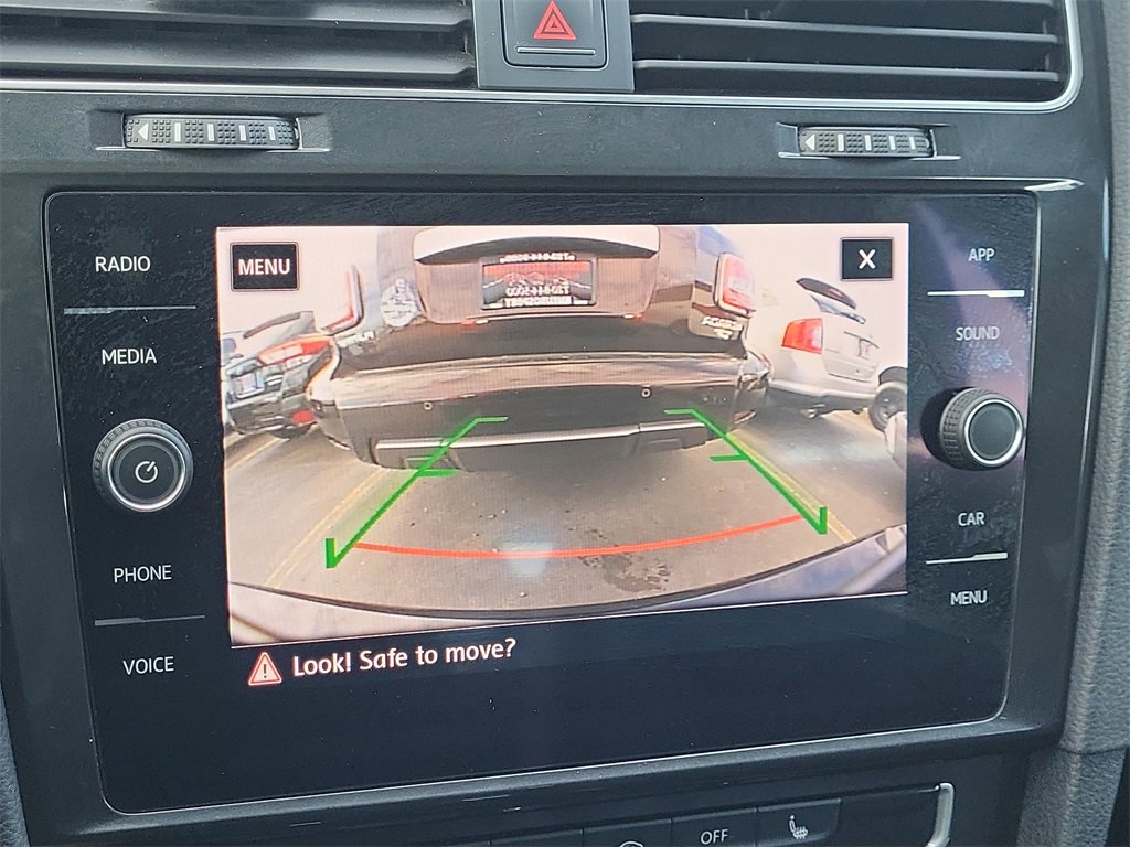 Used 2018 Volkswagen Golf SE image 27