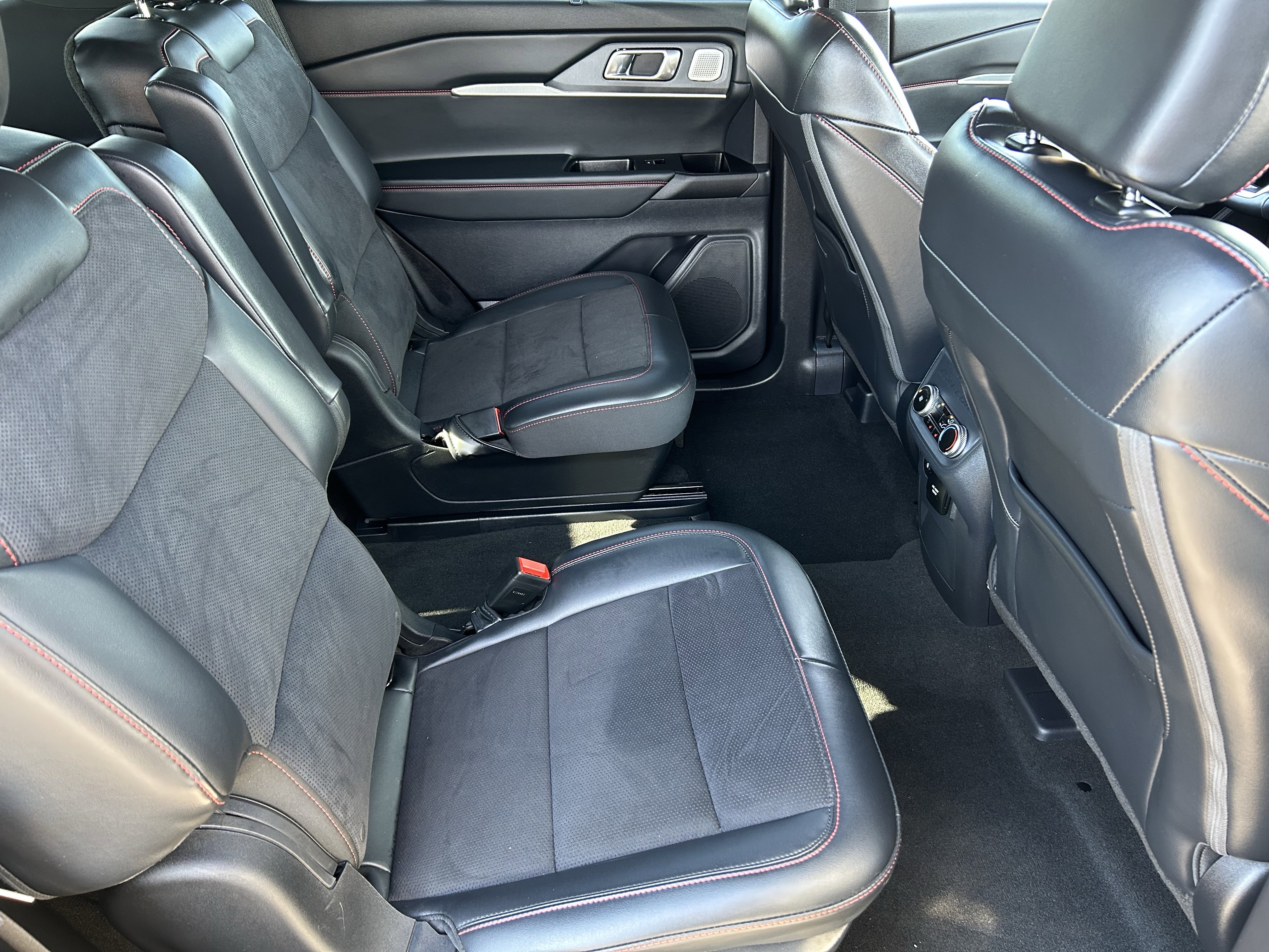 Used 2025 Ford Explorer ST image 12