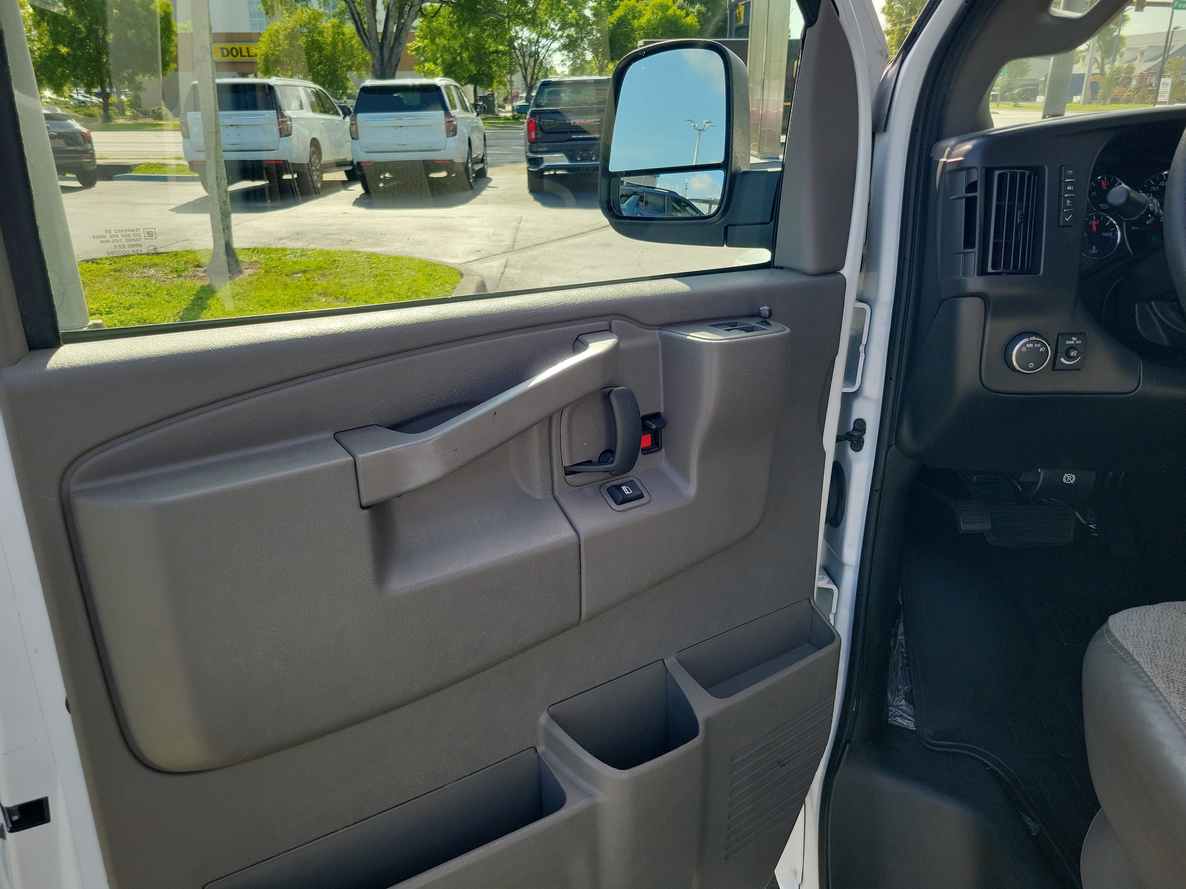 Used 2025 GMC Savana 3500 LT w/ LT Preferred Equipment Group RWD image 15