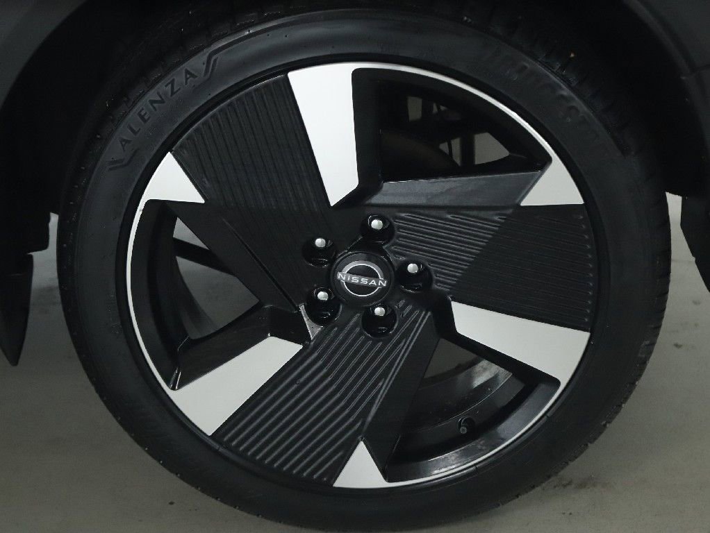Certified 2025 Nissan Kicks SR image 41