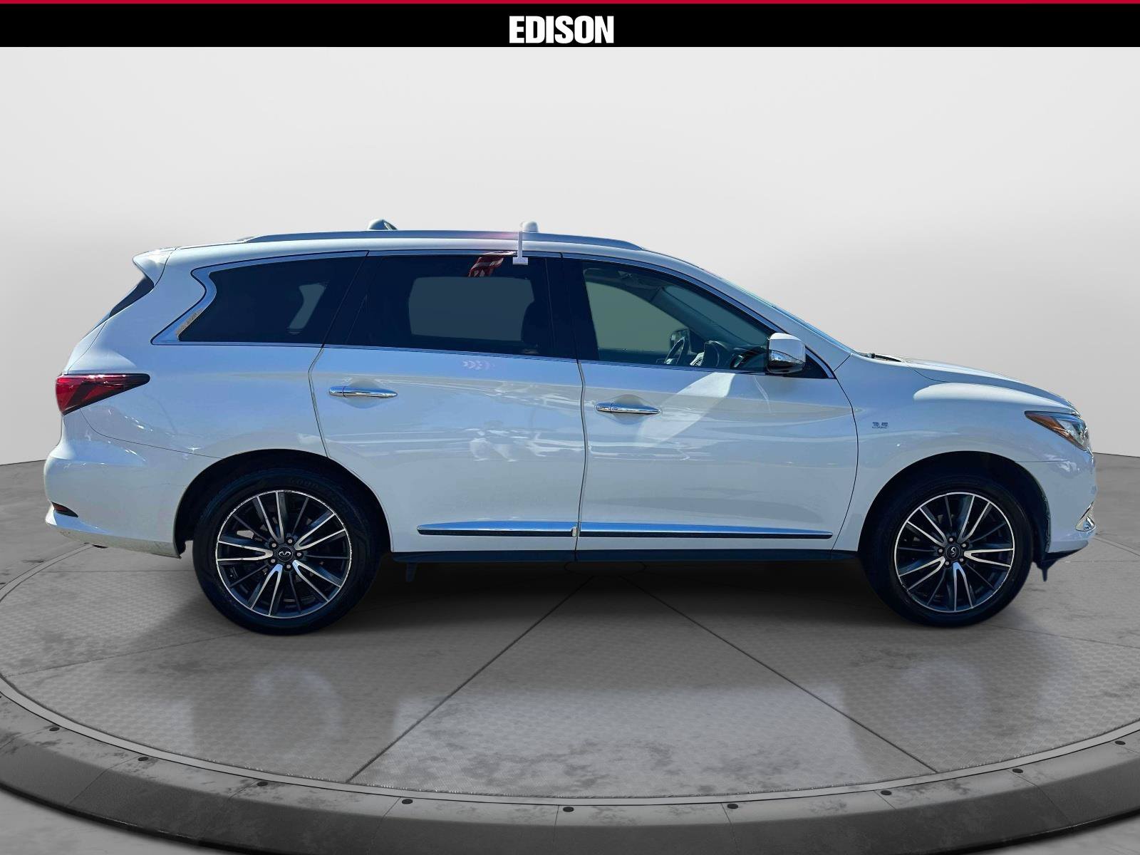Used 2019 INFINITI QX60 Luxe w/ Sensory Package AWD/4WD image 3