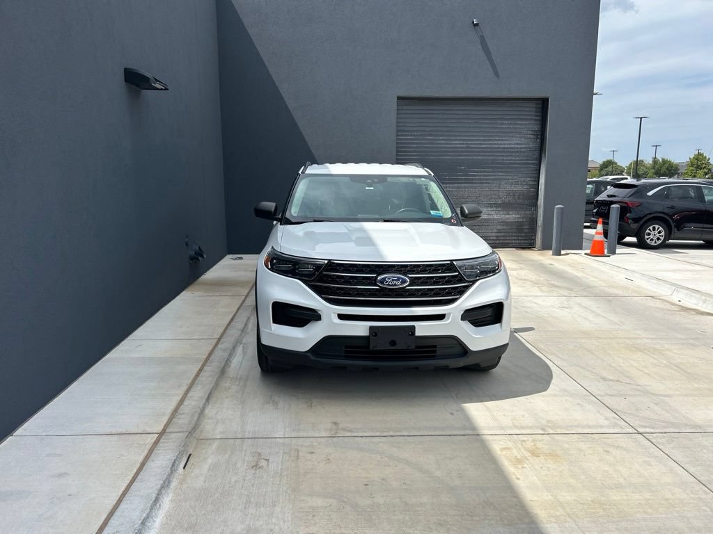 Used 2021 Ford Explorer XLT RWD image 2