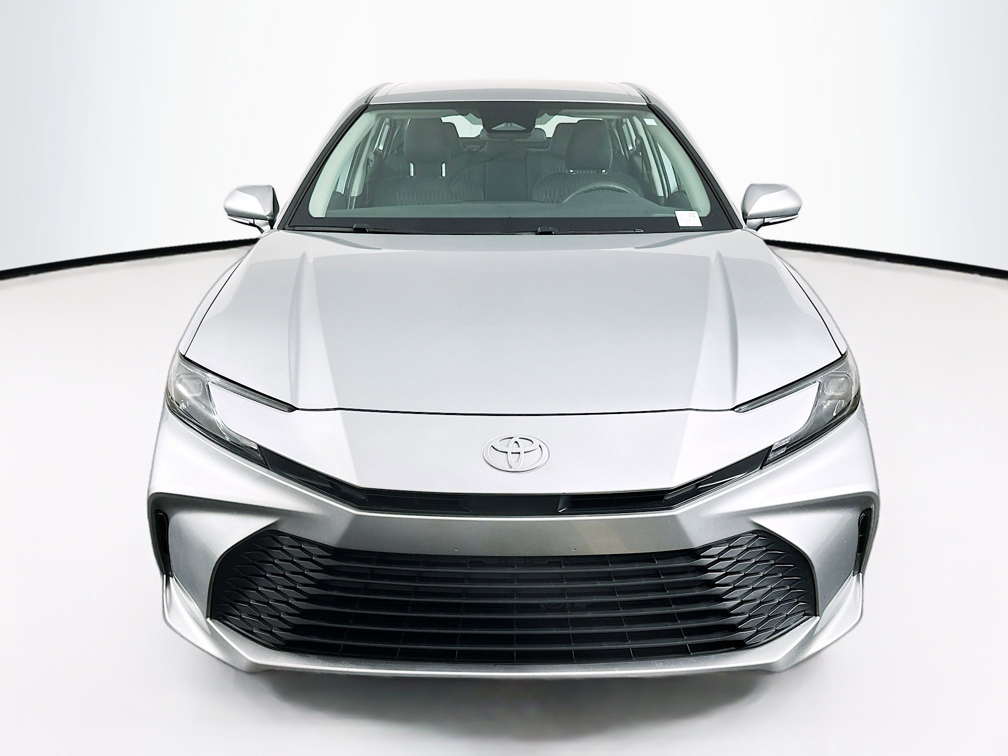 Used 2025 Toyota Camry LE image 2