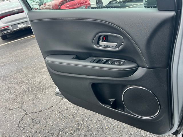 Used 2020 Honda HR-V Touring image 15