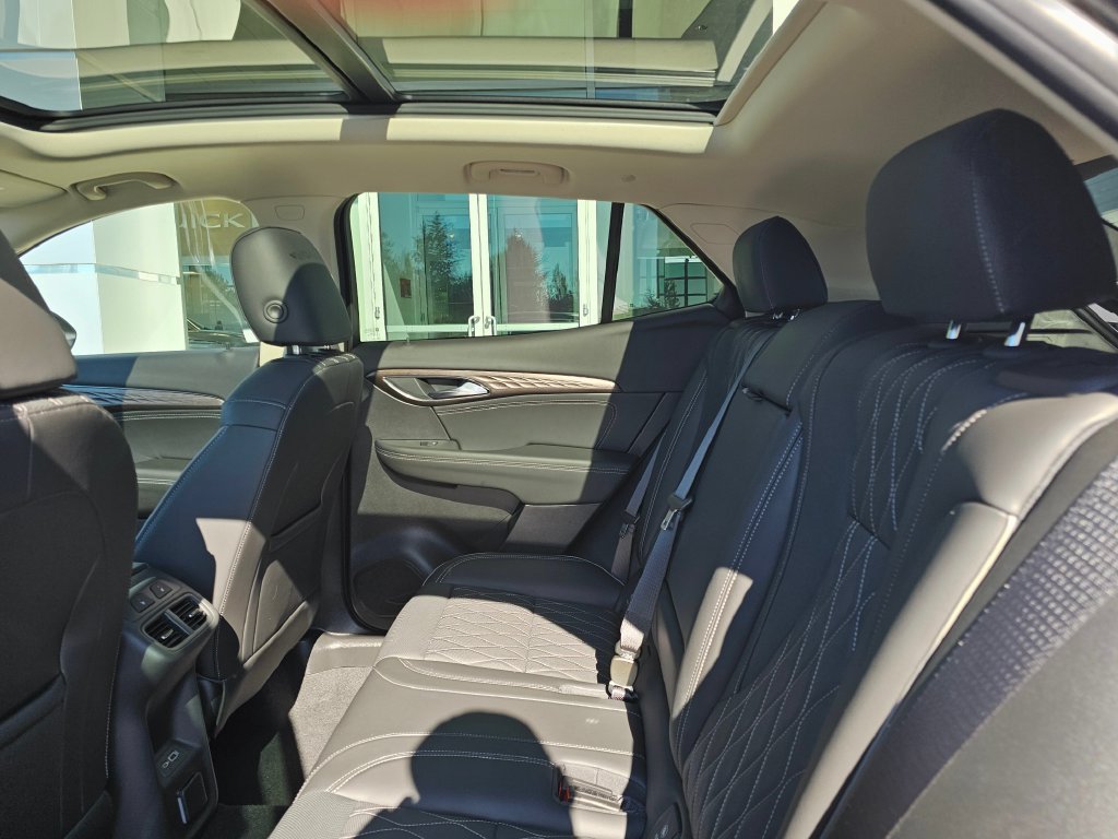 Used 2023 Buick Envision Avenir AWD/4WD image 21