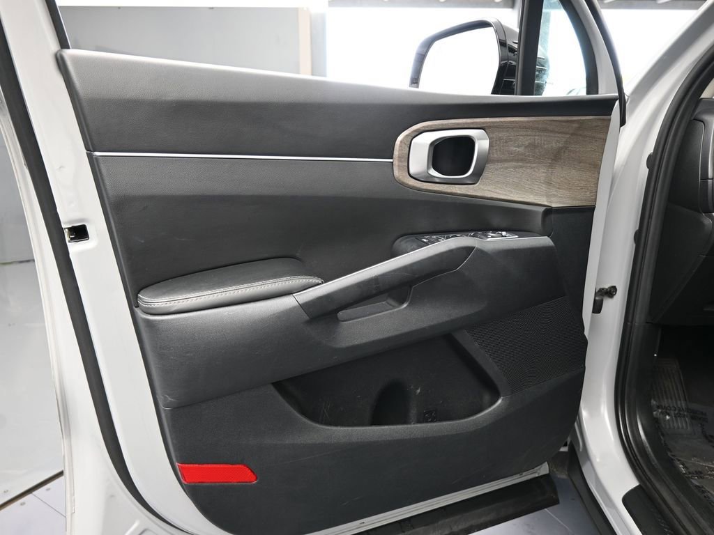 Used 2023 Kia Sorento X-Line EX image 17