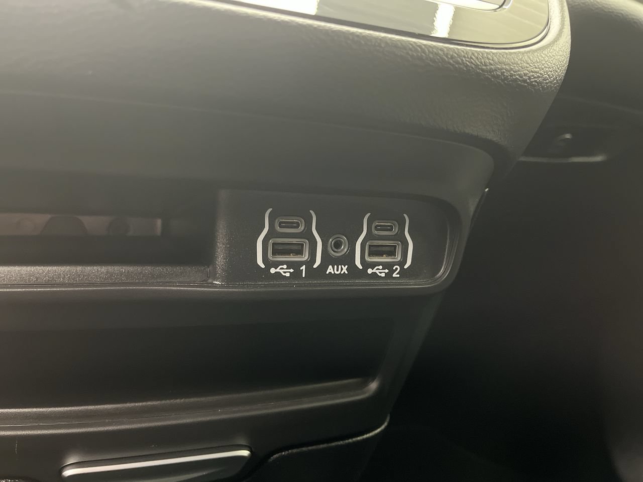 Used 2025 Chrysler Pacifica Select FWD image 25
