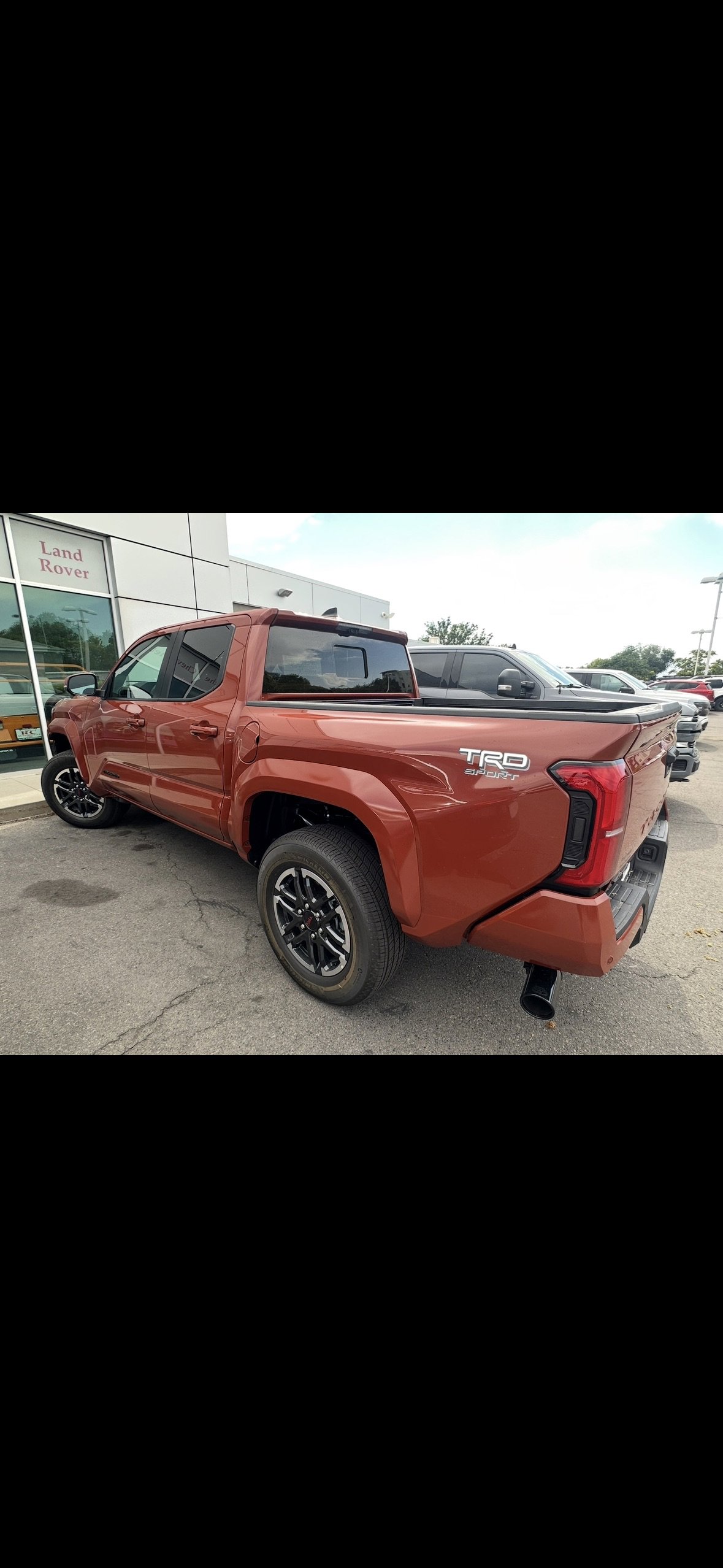 Used 2025 Toyota Tacoma TRD Sport image 9