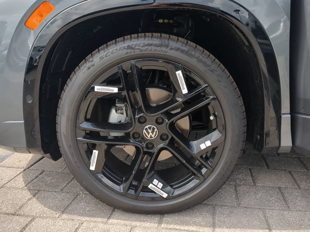 New 2026 Volkswagen Tiguan SE R-Line FWD image 33