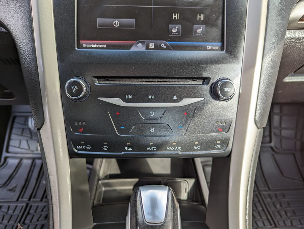 Used 2014 Ford Fusion Energi SE w/ Driver Assist Package FWD image 22