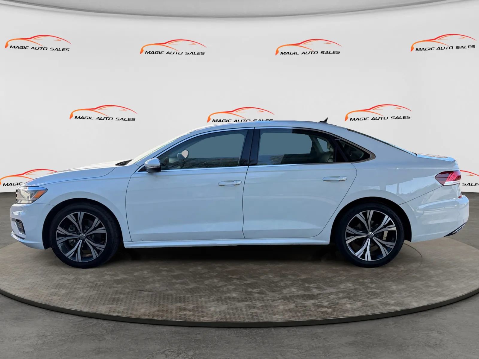 Used 2021 Volkswagen Passat 2.0T SE FWD image 4