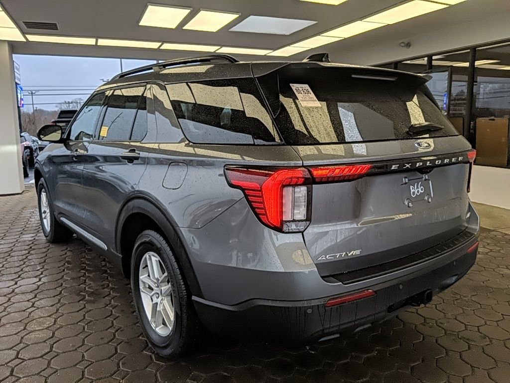 Used 2025 Ford Explorer Active image 9