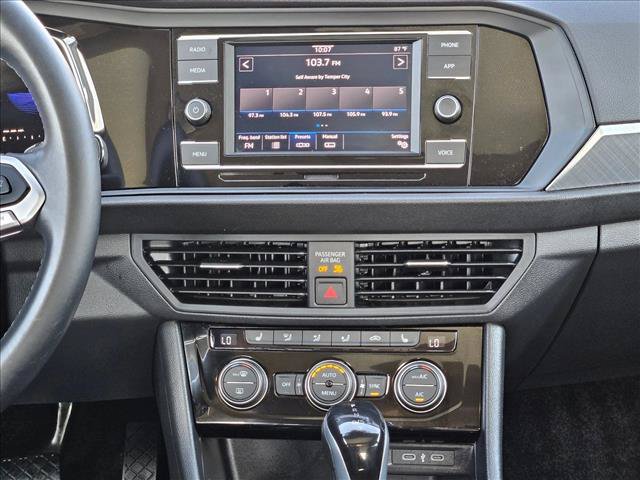 Used 2023 Volkswagen Jetta SE w/ Panoramic Sunroof Package FWD image 13
