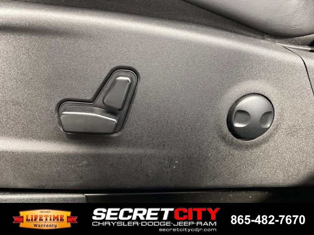 Used 2023 Chrysler 300 S w/ Comfort Group image 13