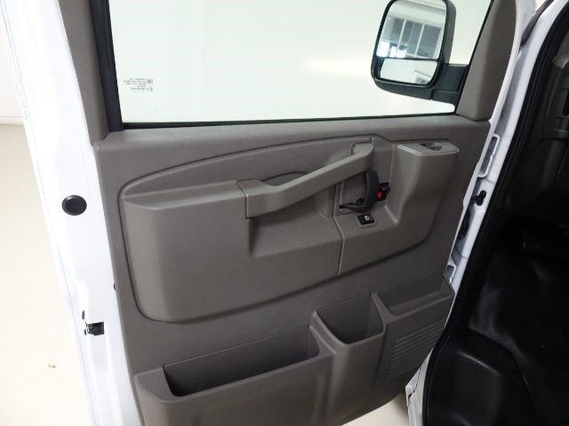 Used 2017 Chevrolet Express 2500 Extended image 28