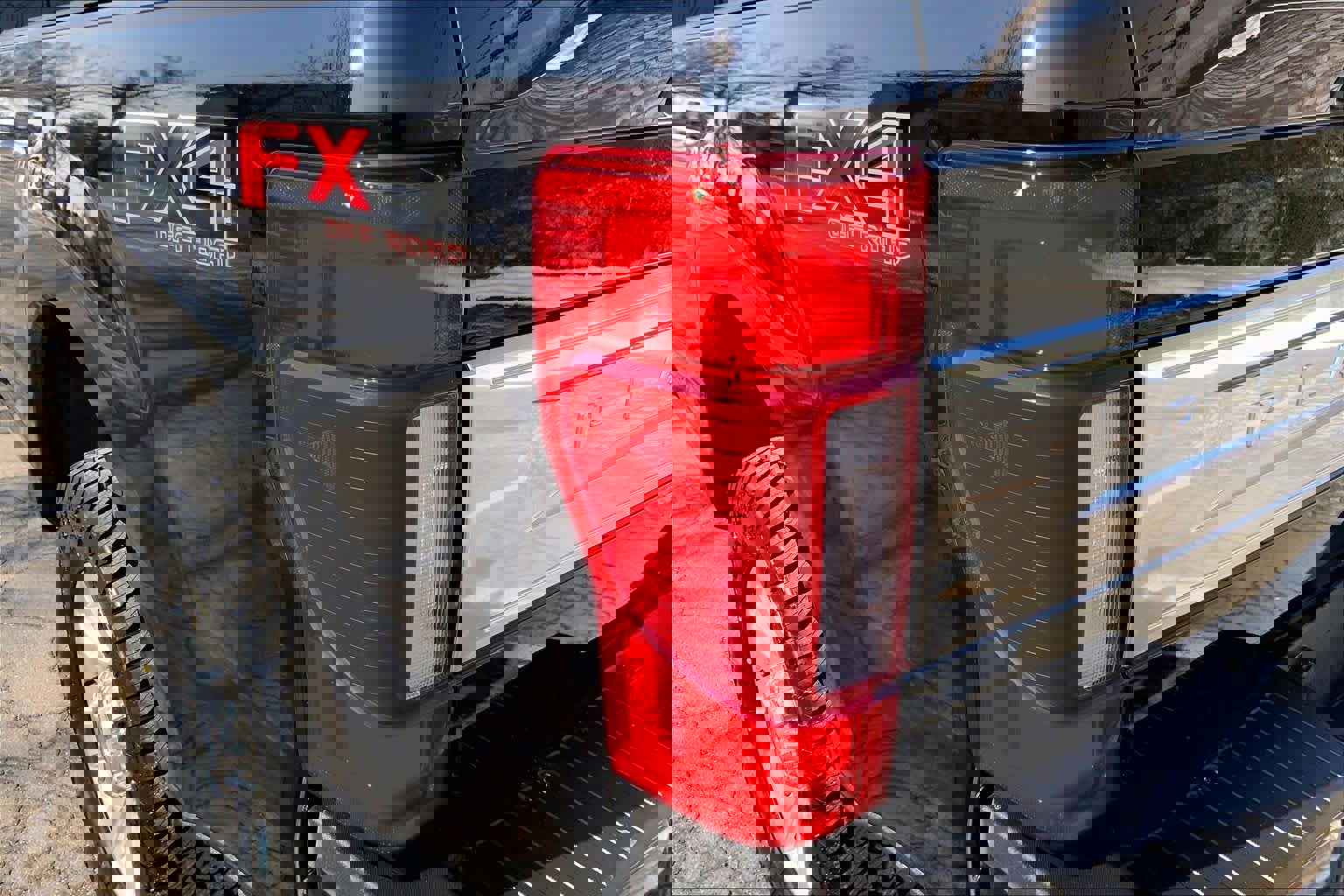 Used 2022 Ford F250 Platinum w/ FX4 Off-Road Package image 28