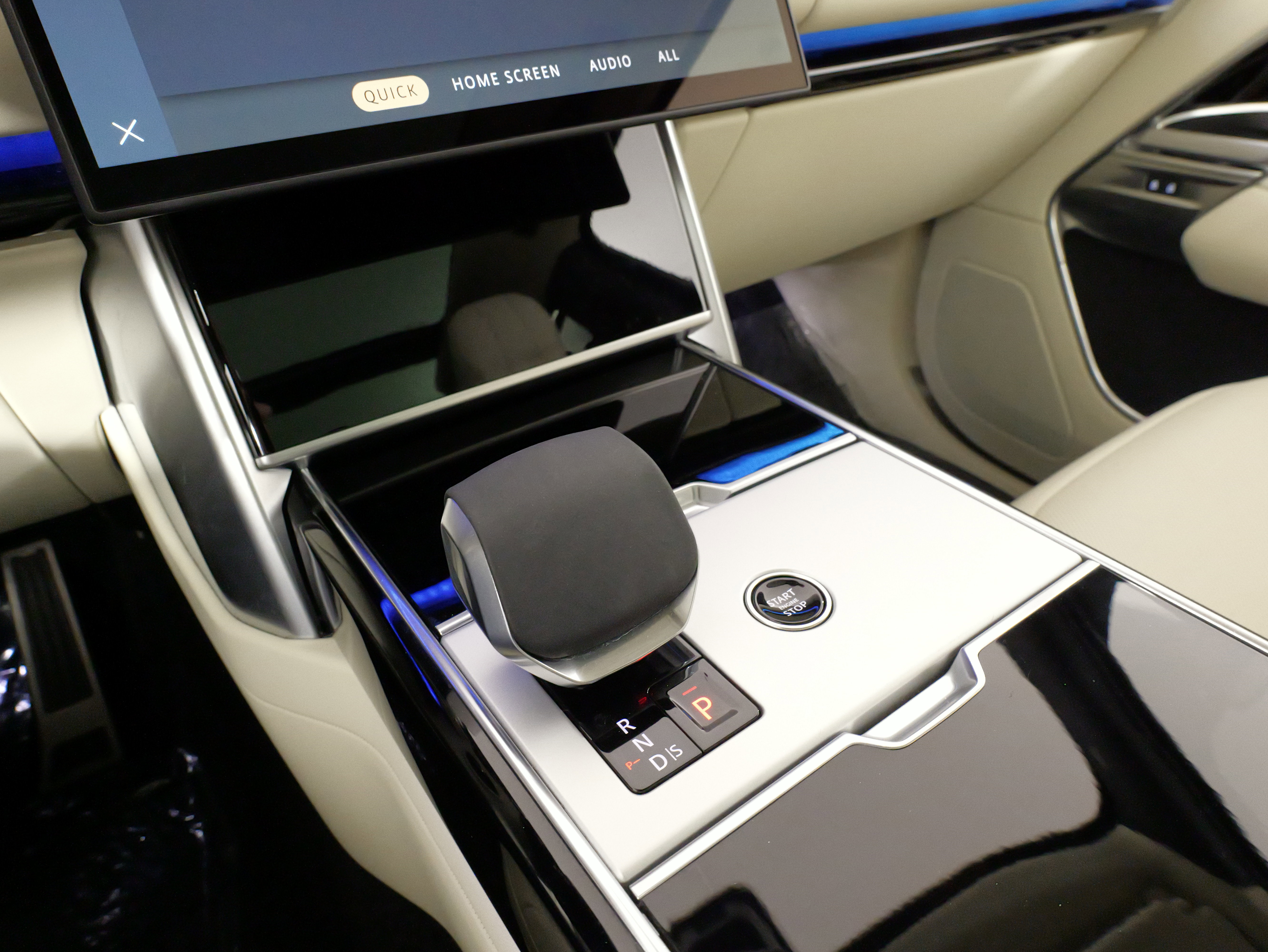 Used 2025 Land Rover Range Rover Long Wheelbase SE image 68