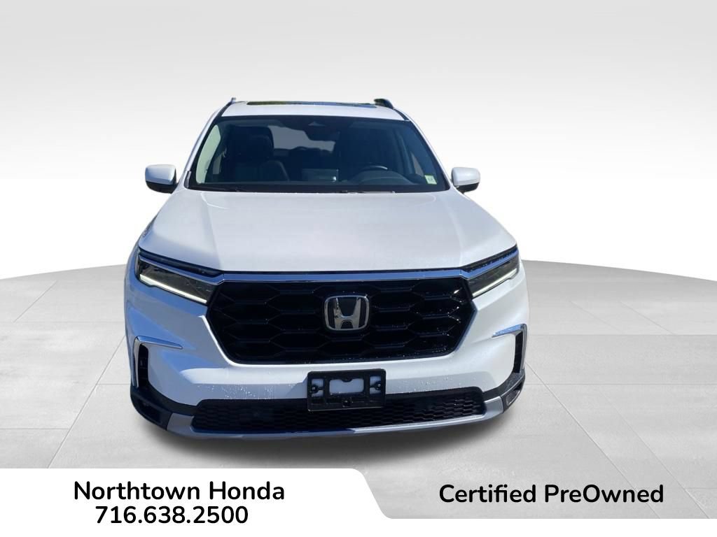 Certified 2025 Honda Pilot Touring image 3