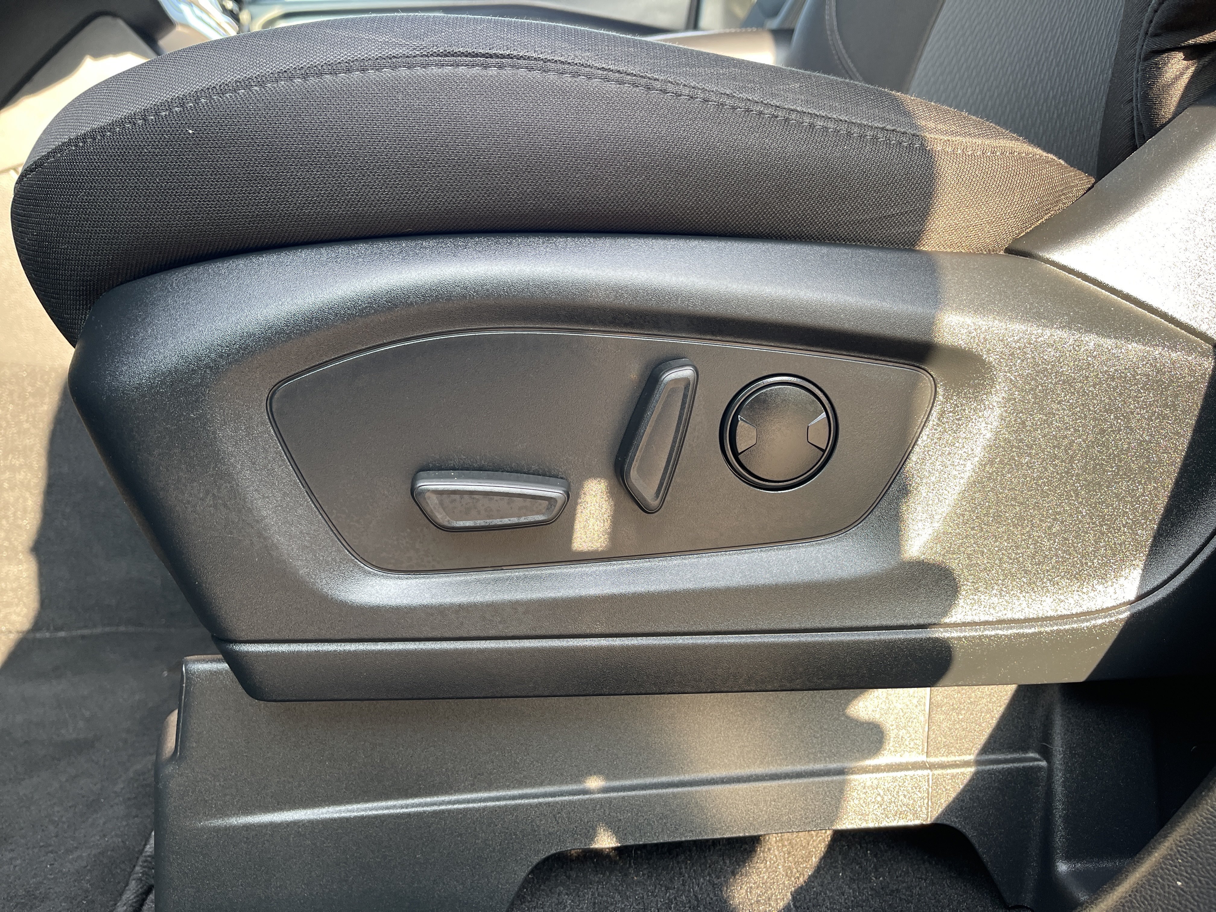 Used 2023 Ford Explorer XLT AWD/4WD image 14