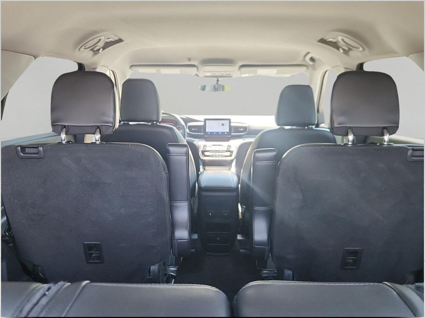 Used 2024 Ford Explorer XLT w/ Equipment Group 202A AWD/4WD image 10