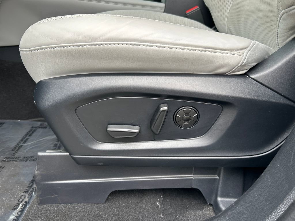 Used 2025 Ford Explorer Platinum w/ Ultimate Package image 17