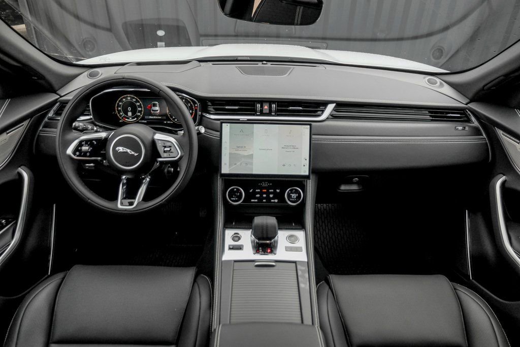 New 2026 Jaguar F-PACE R-Dynamic S image 19