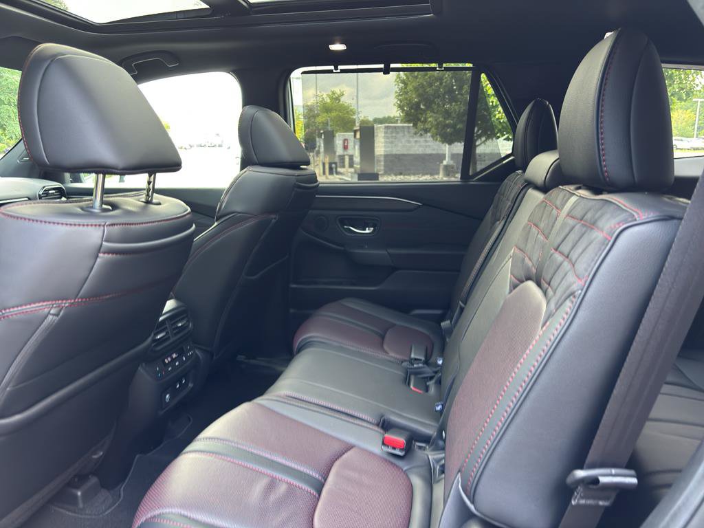 Certified 2026 Honda Pilot Black Edition image 28