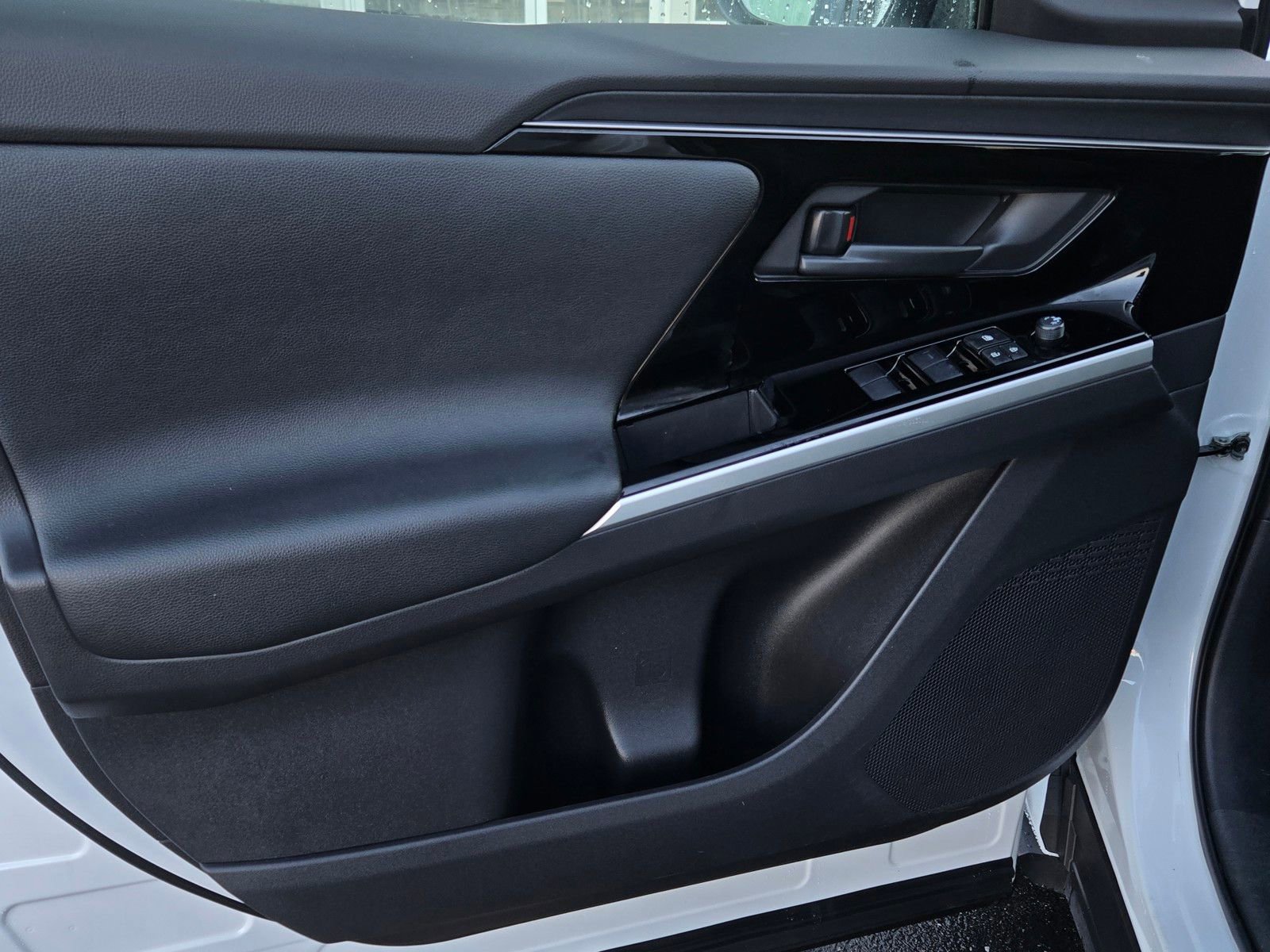 Certified 2025 Toyota bZ4X FWD w/ Weather Package image 8