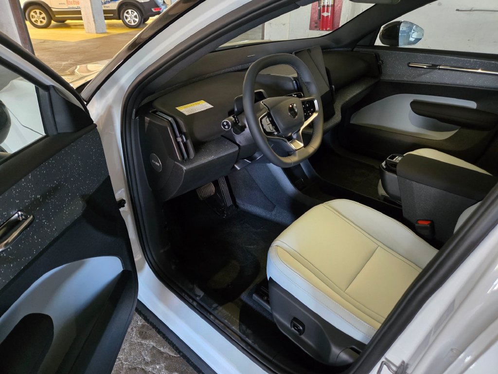 New 2026 Volvo EX30 Ultra w/ Protection Package AWD/4WD image 19