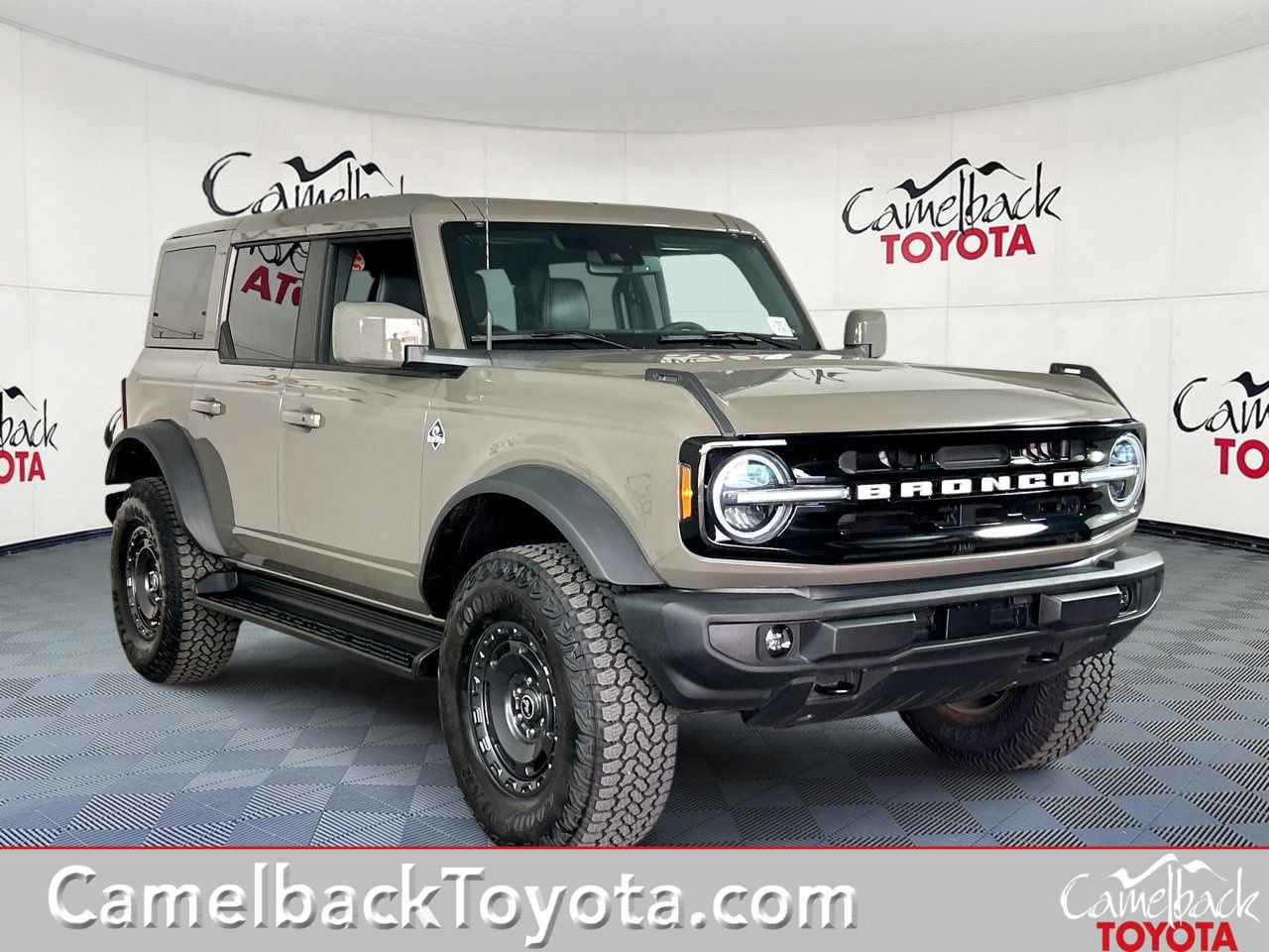 Used 2025 Ford Bronco Outer Banks w/ Sasquatch Package AWD/4WD image 1