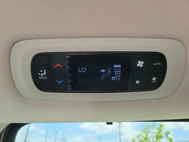 Used 2023 Chrysler Pacifica Touring-L w/ Uconnect Theater Family Group image 12