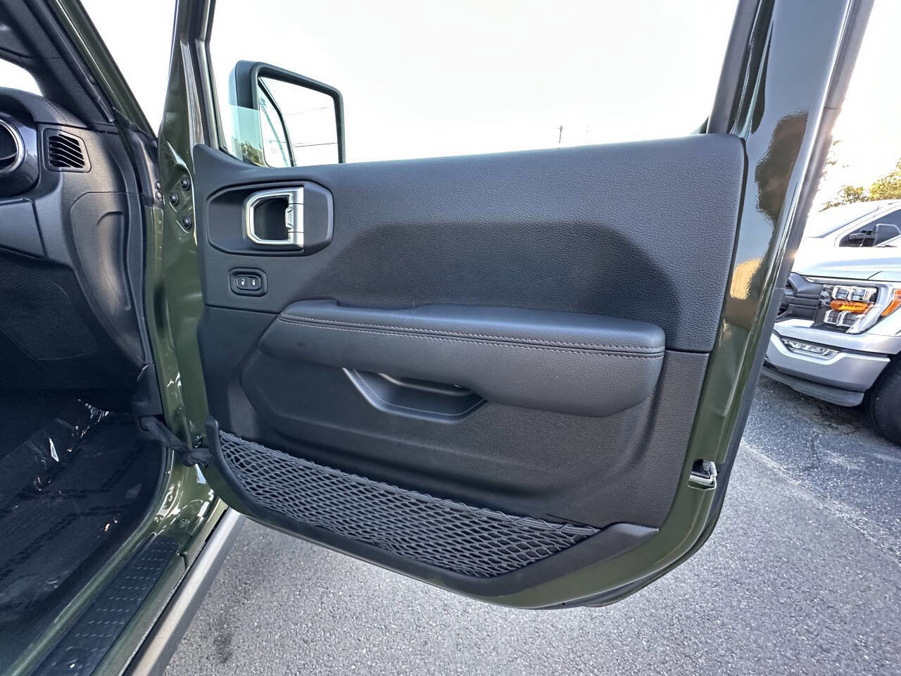 Used 2022 Jeep Wrangler Unlimited Rubicon w/ Trailer Tow Package image 16