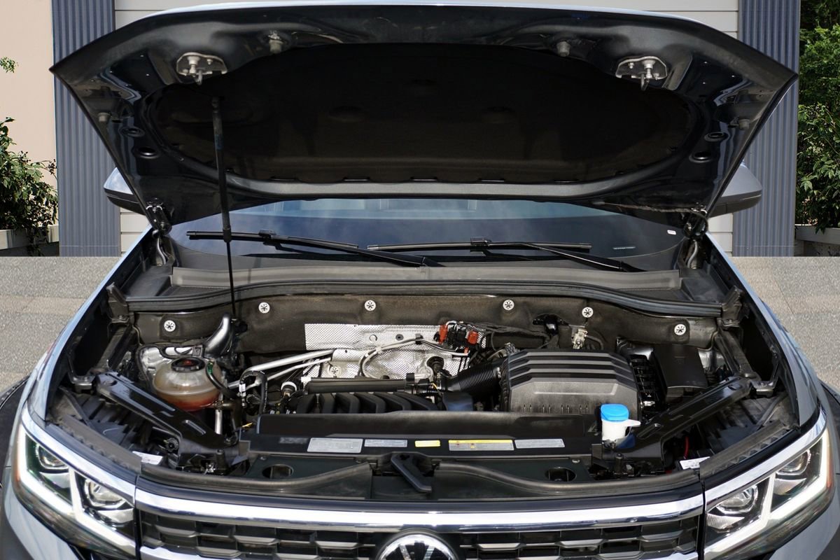 Used 2020 Volkswagen Atlas Cross Sport SE w/ Towing Package image 11