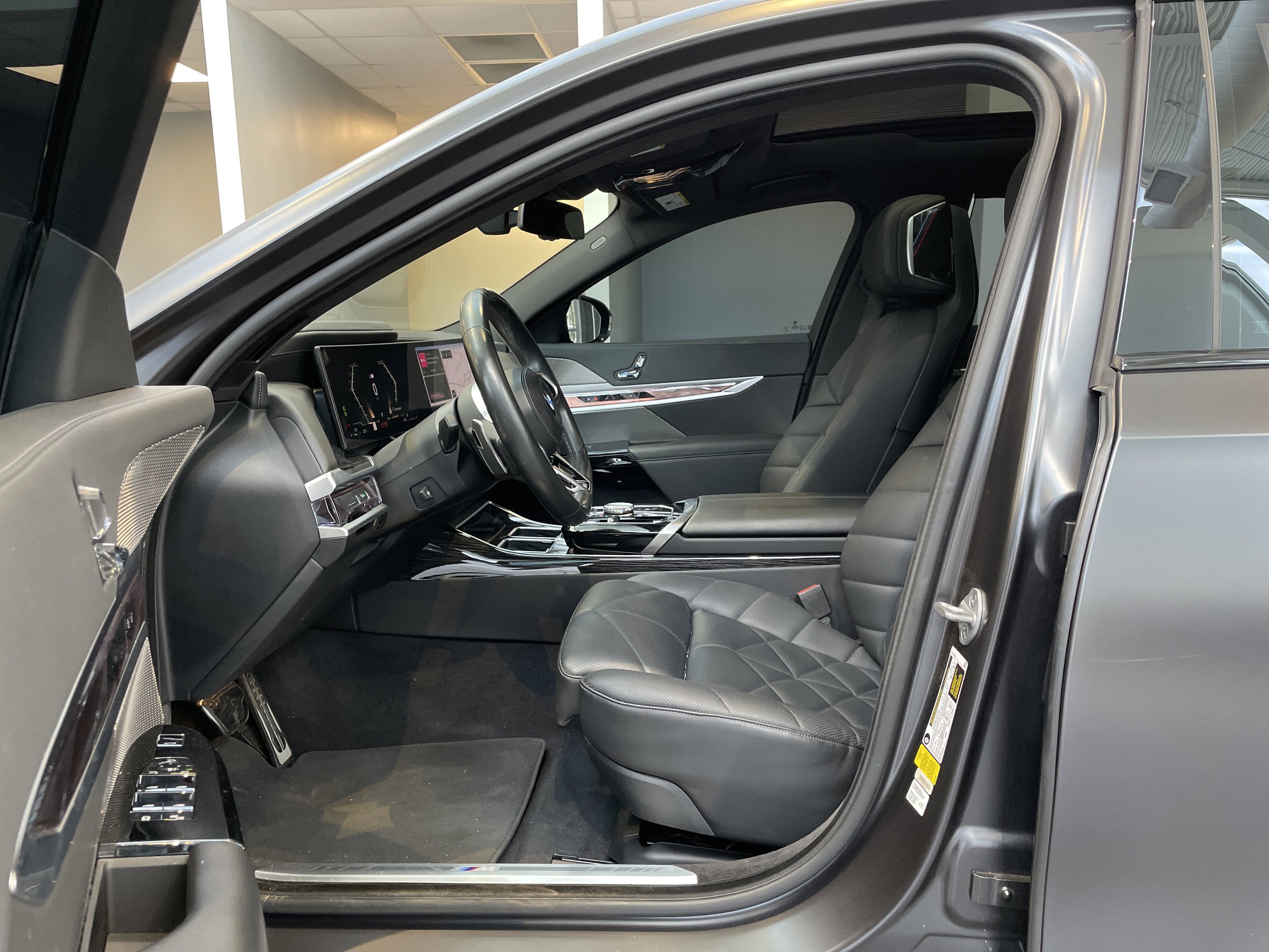 Used 2023 BMW 740i RWD image 18