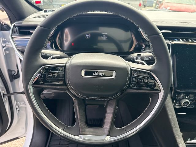Used 2023 Jeep Grand Cherokee Overland w/ Luxury Tech Group IV AWD/4WD image 18