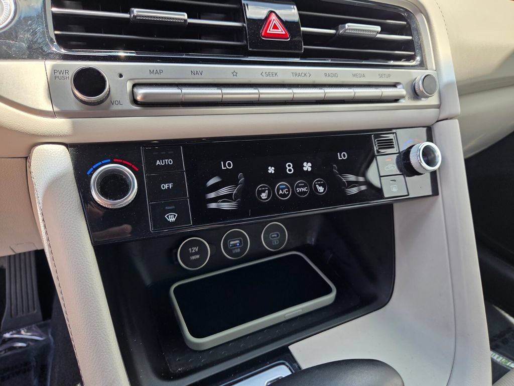 Used 2025 Genesis G70 2.5T RWD image 23