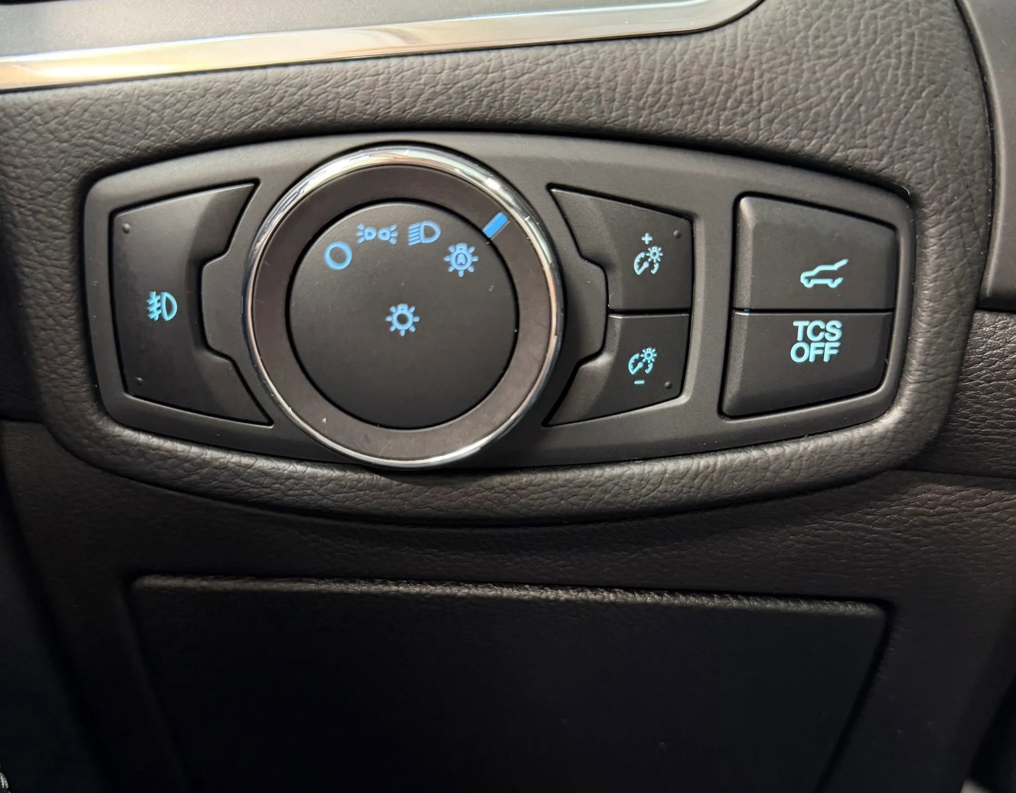 Used 2019 Ford Edge Titanium w/ Cold Weather Package AWD/4WD image 31